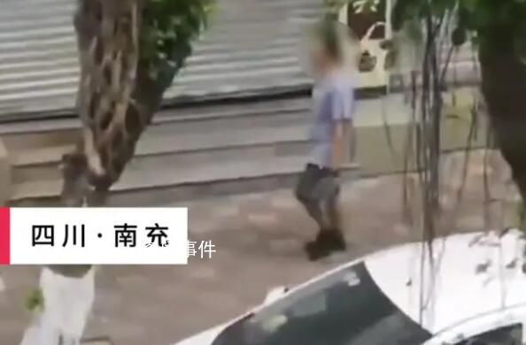 男子当街砍人 路人:有人耳朵被砍掉