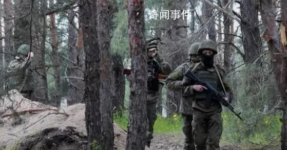 疑似俄军督战队射杀逃兵画面曝光 引起了全球的关注和谴责