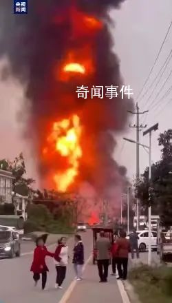 四川一油罐车爆炸燃烧 已致2死2伤